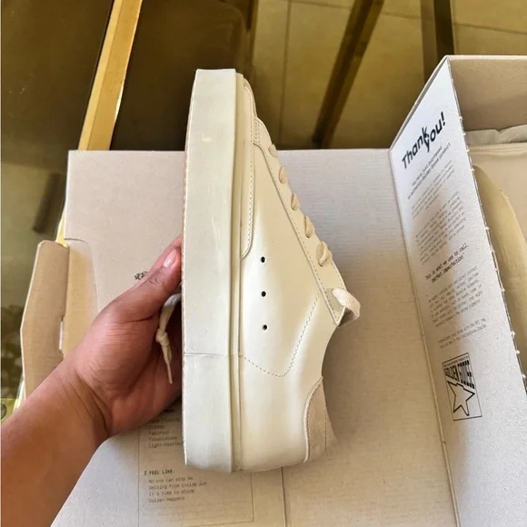 Golden Goose White and Tan Sneakers Distressed Leather - Picture 4 of 9